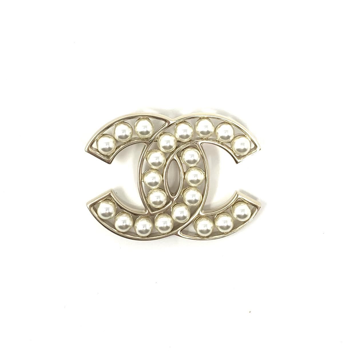 CHANEL Faux Pearl CC Brooch Pin Light Gold 59031