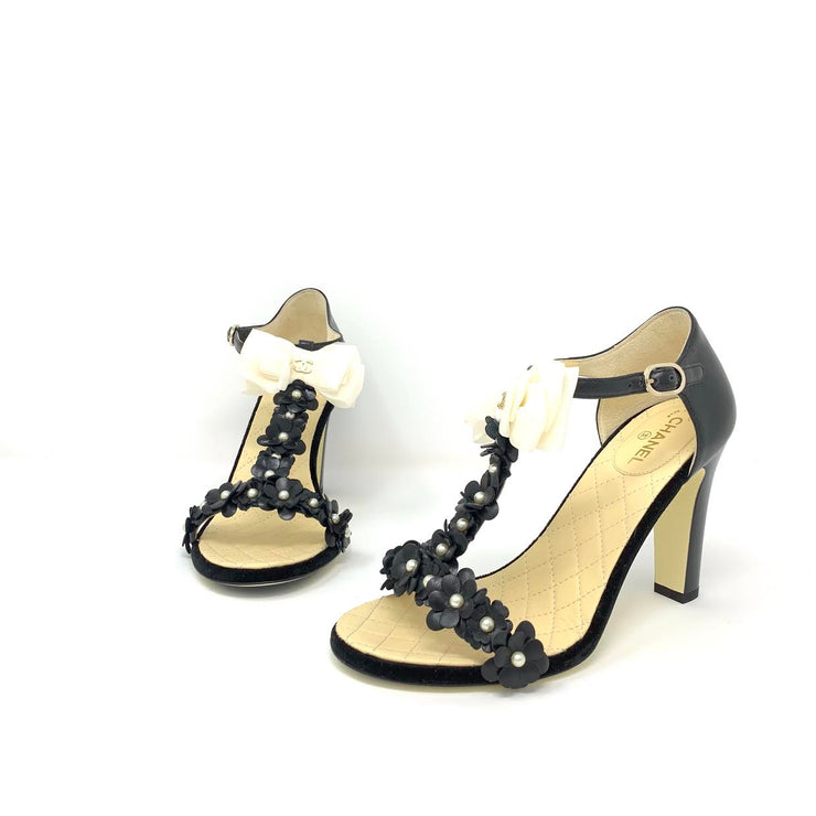 Shoes CHANEL pearls black grained heart T39 EN - VALOIS VINTAGE PARIS