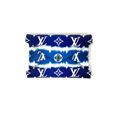 Louis Vuitton Escale Pochette Kirigami Limited edition Giant monogram Blue consignment shop from runway with love