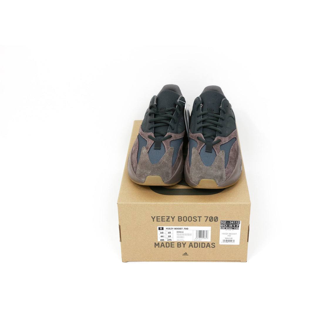 yeezy 700 v2 mauve sizing